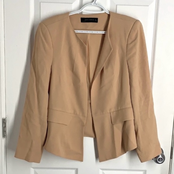 Zara Jackets & Blazers - ZARA Blazer With Shoulder Pads